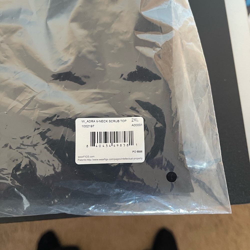 Figs Adra Slim V-Neck Scrub Top - Picture 4 of 12